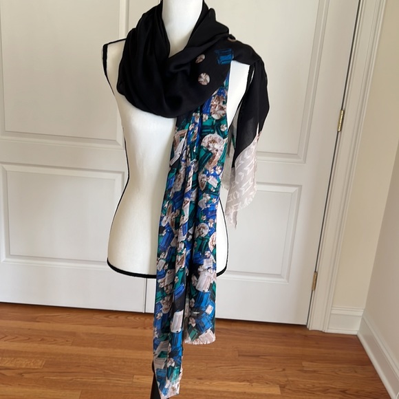 Jewel print shawl, beautiful color mixed with black ground - Picture 3 of 10